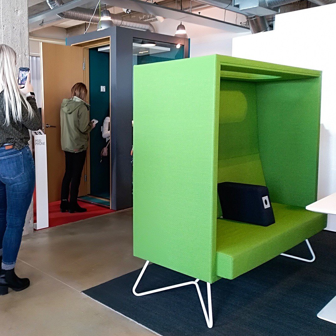 Visit INTO SHOWROOM - INTO the Nordic Silence / CUBE sofa and students visiting