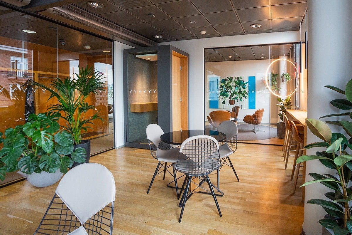 INTO_the_Nordic_Silence_V0B2128_POD_PHONE_LR_1200x800